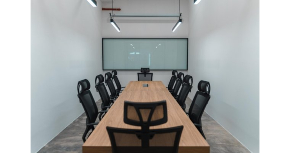 Toplantı Masaları: Şirket Kültürünüzü Yansıtan Tasarımlar ve Çözümler